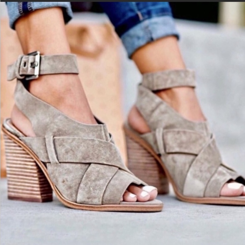 Marc Fisher – Valen taupe Suede Heel – Size 6